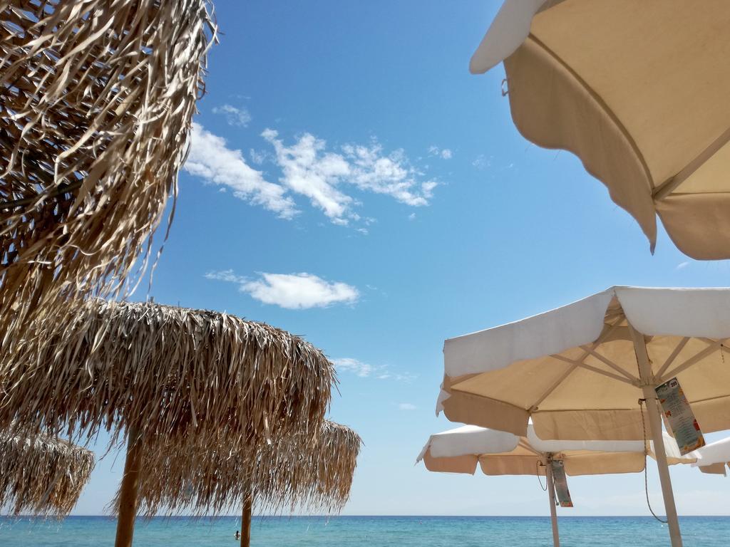 Beach Front Villa Nea Kallikrateia Экстерьер фото