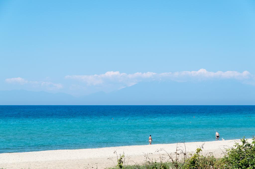 Beach Front Villa Nea Kallikrateia Экстерьер фото