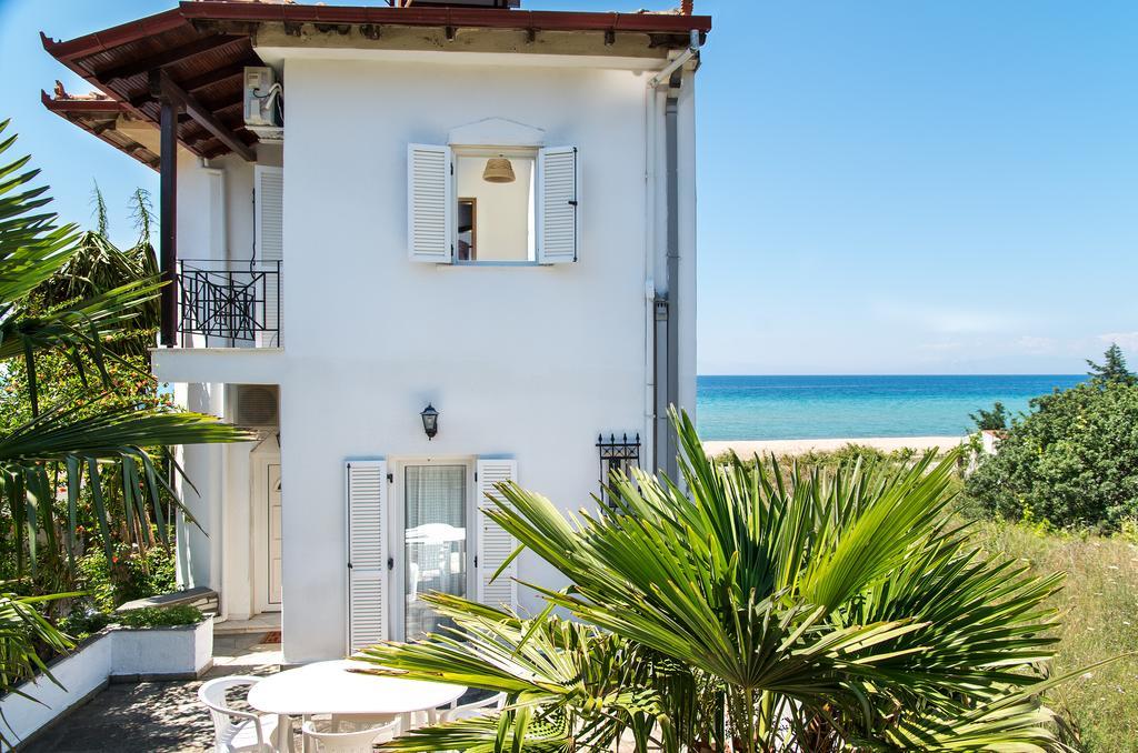 Beach Front Villa Nea Kallikrateia Экстерьер фото